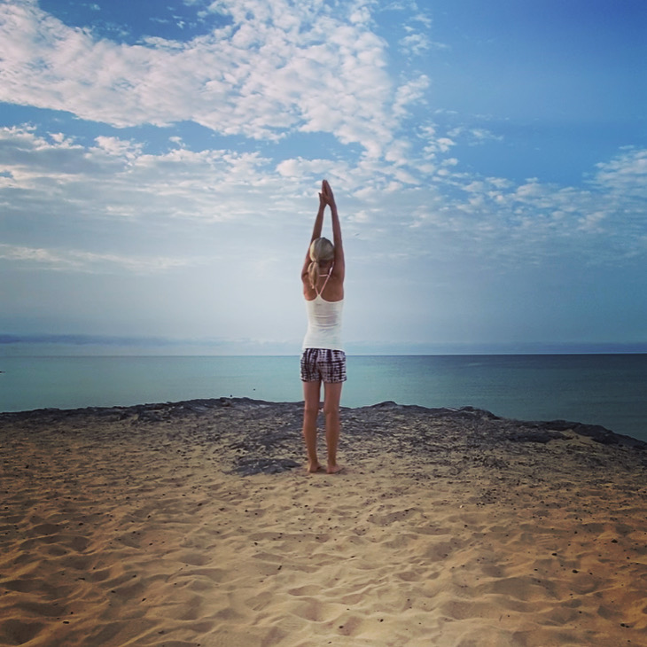 Yoga Übung am Strand